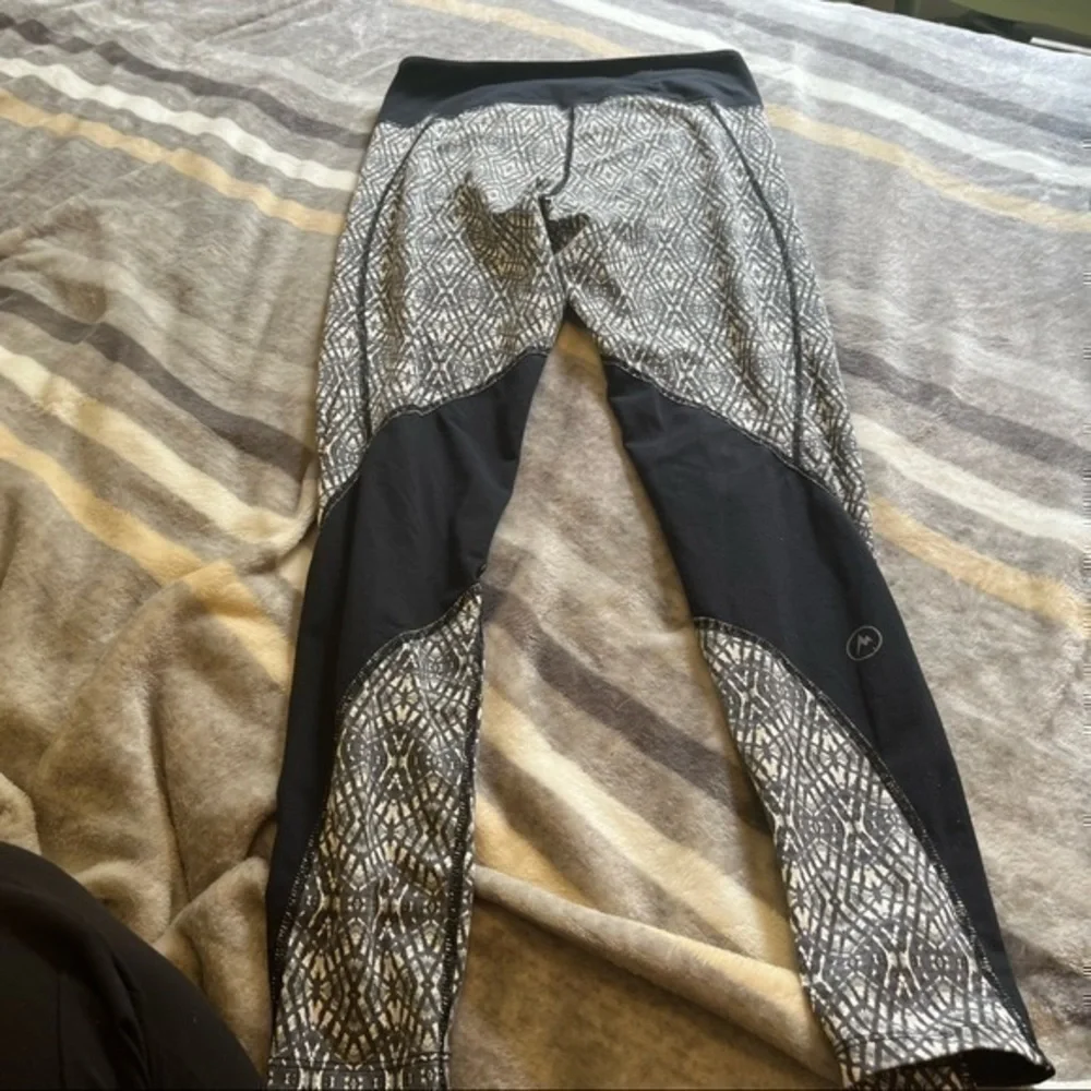 Black and white Marmot leggings